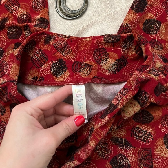 🖤 LulaRoe red Leggings - Picture 2 of 2